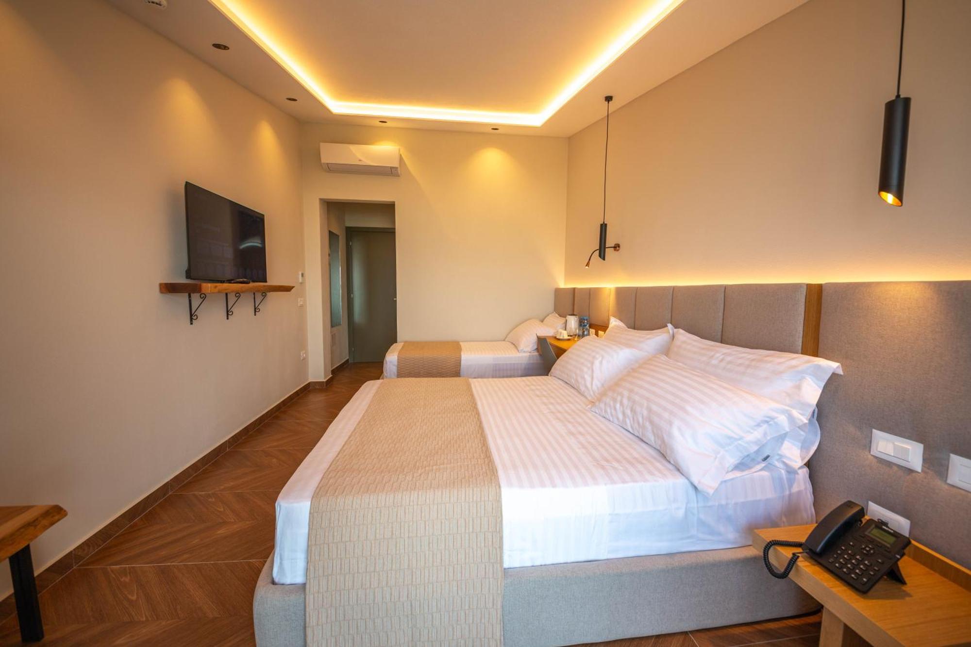 Emara Boutique Hotel Kavaje Bagian luar foto