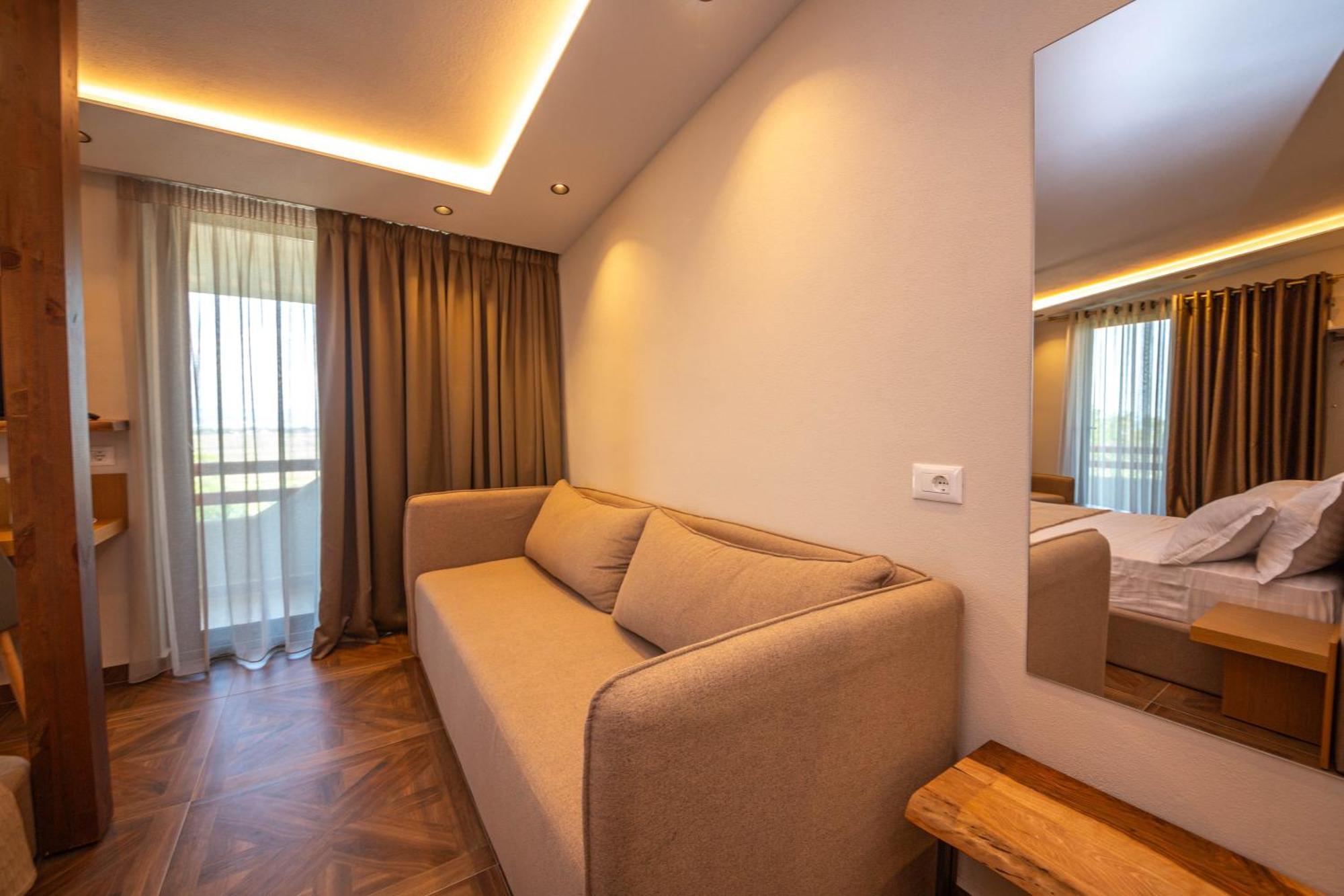 Emara Boutique Hotel Kavaje Bagian luar foto