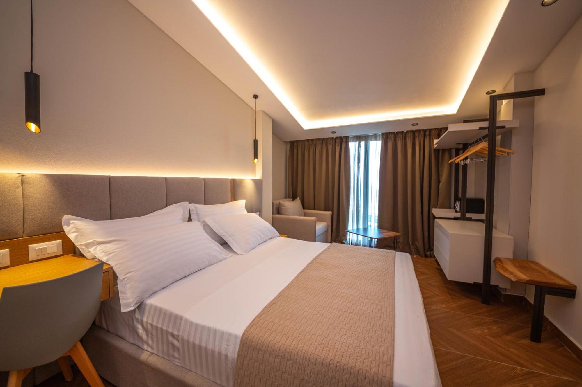 Emara Boutique Hotel Kavaje Bagian luar foto