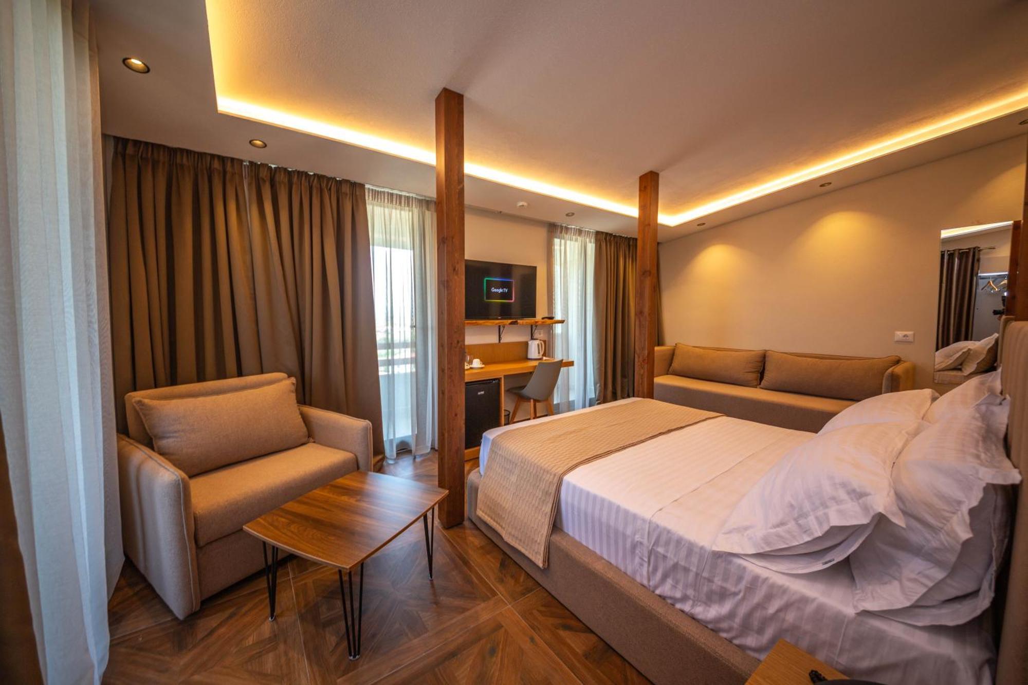 Emara Boutique Hotel Kavaje Bagian luar foto