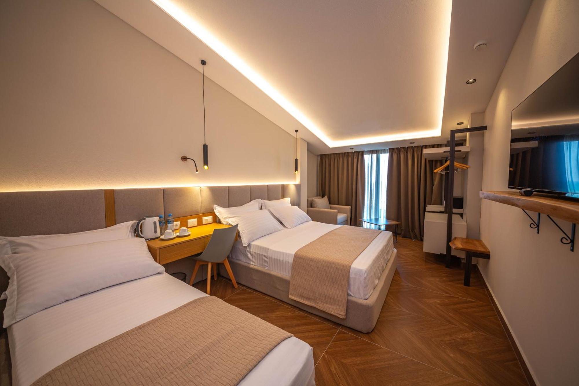Emara Boutique Hotel Kavaje Bagian luar foto
