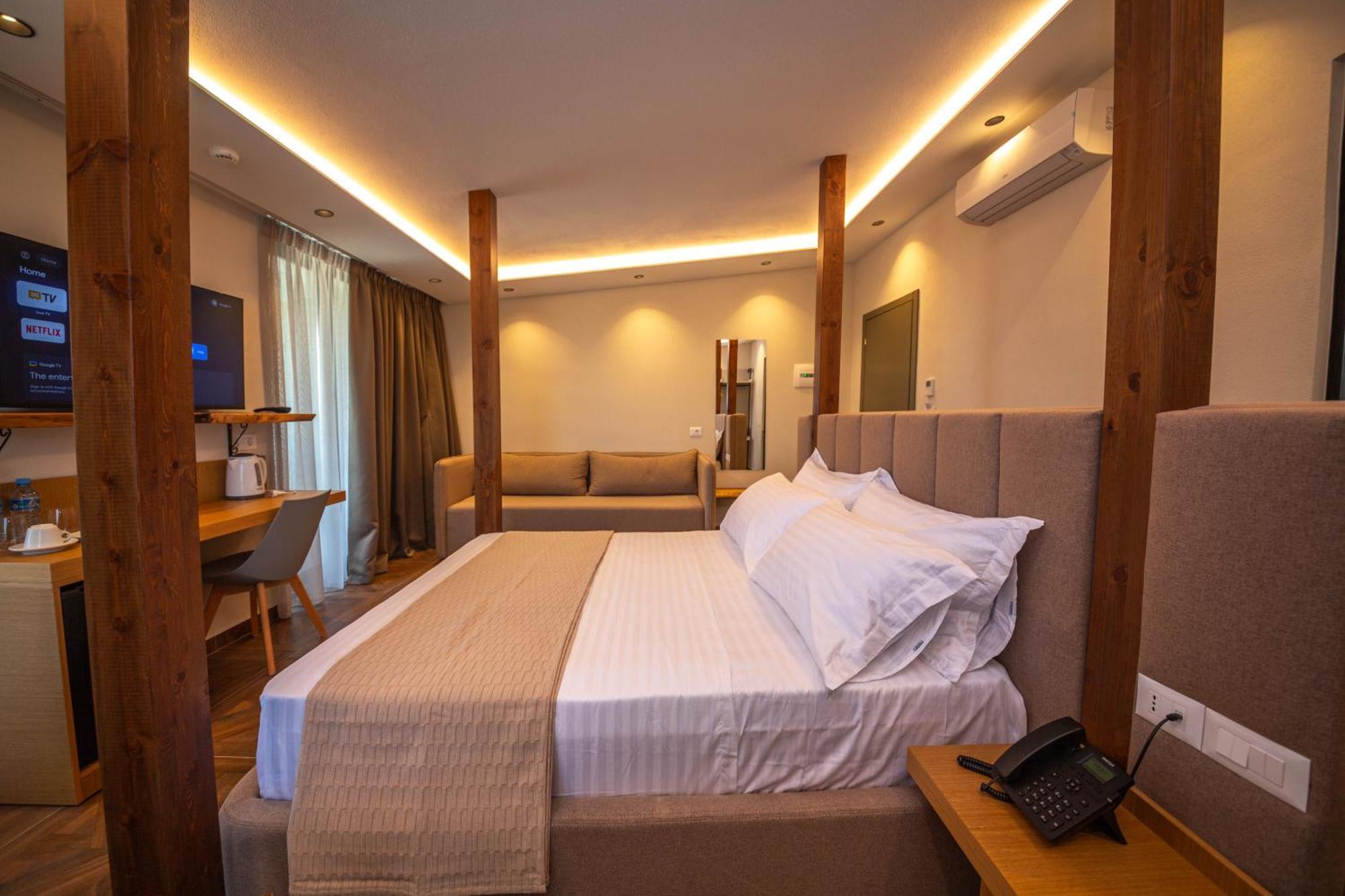 Emara Boutique Hotel Kavaje Bagian luar foto