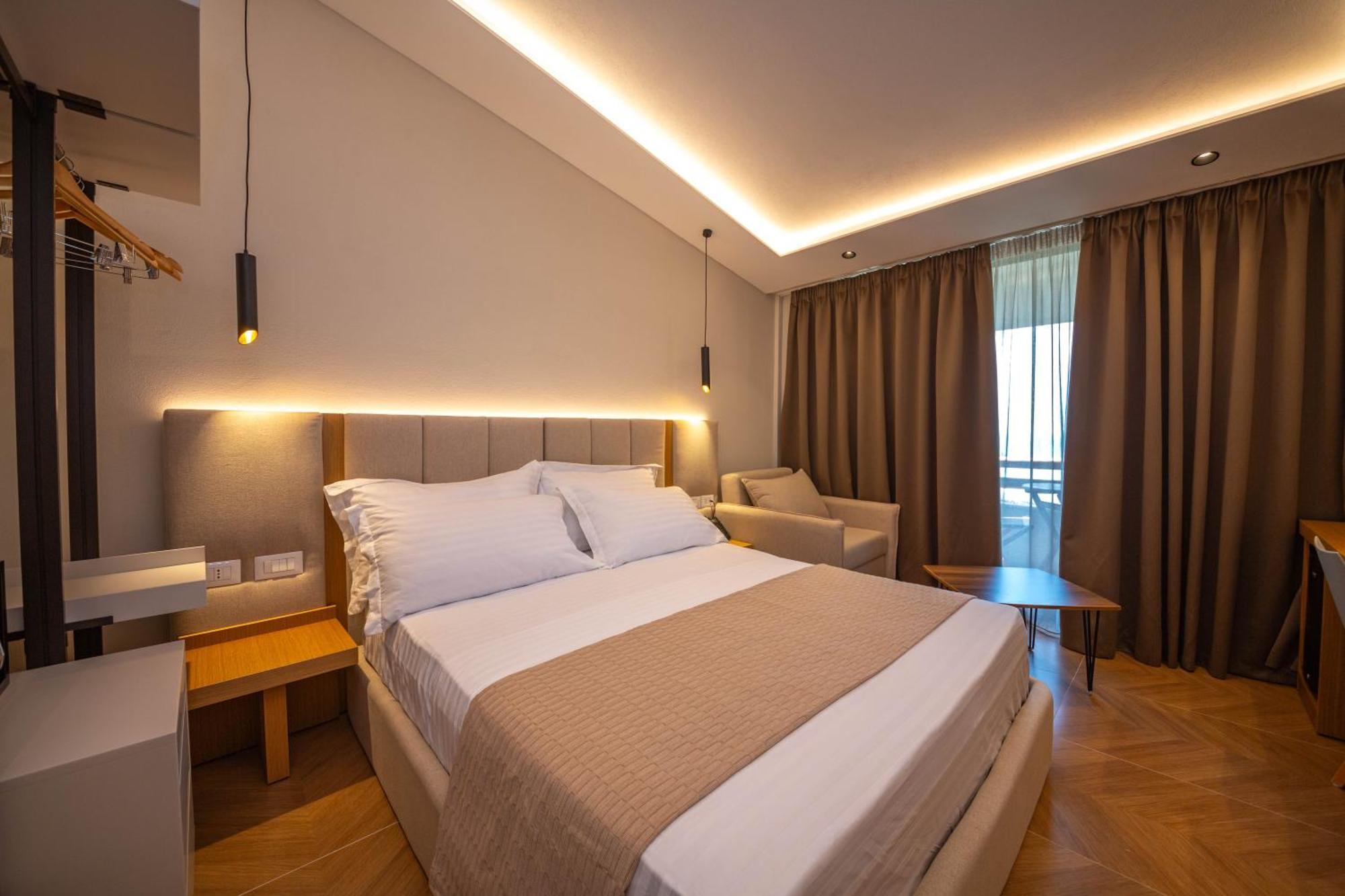 Emara Boutique Hotel Kavaje Bagian luar foto