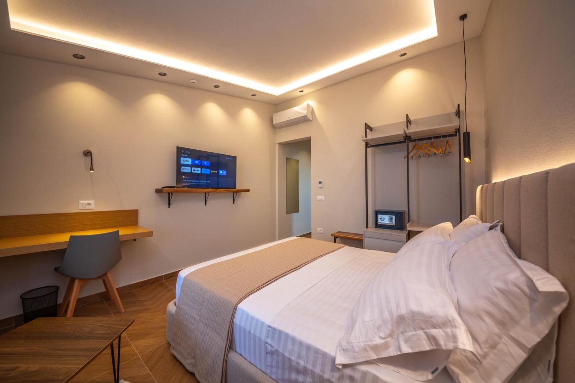 Emara Boutique Hotel Kavaje Bagian luar foto
